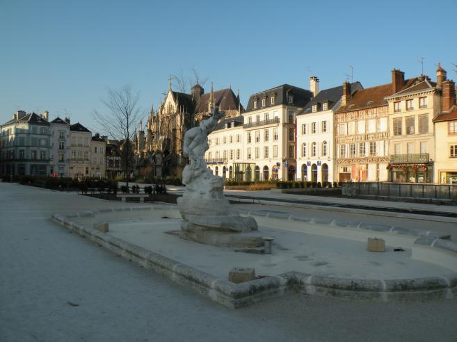  statue sur la place
